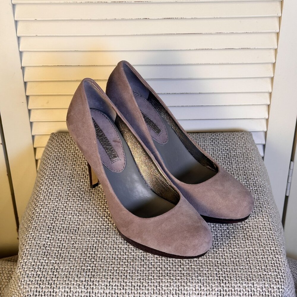 Banana Republic Taupe Suede Platform Pumps | Classic Round-Toe Heels | Size 6 - Picture 3 of 8